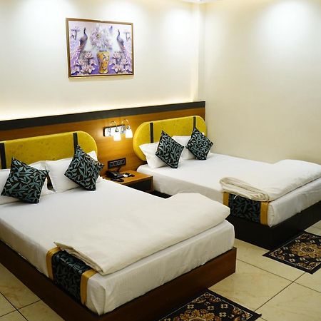 Hotel Shakuntla Palace - 400 Meters Away From Vishnu Pad Temple 7 Mins Walk Gaya Esterno foto