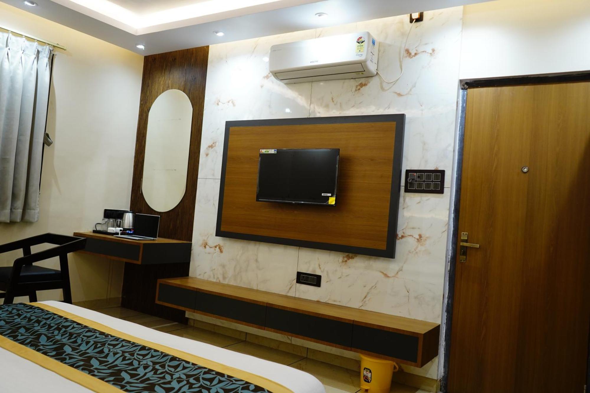 Hotel Shakuntla Palace - 400 Meters Away From Vishnu Pad Temple 7 Mins Walk Gaya Esterno foto
