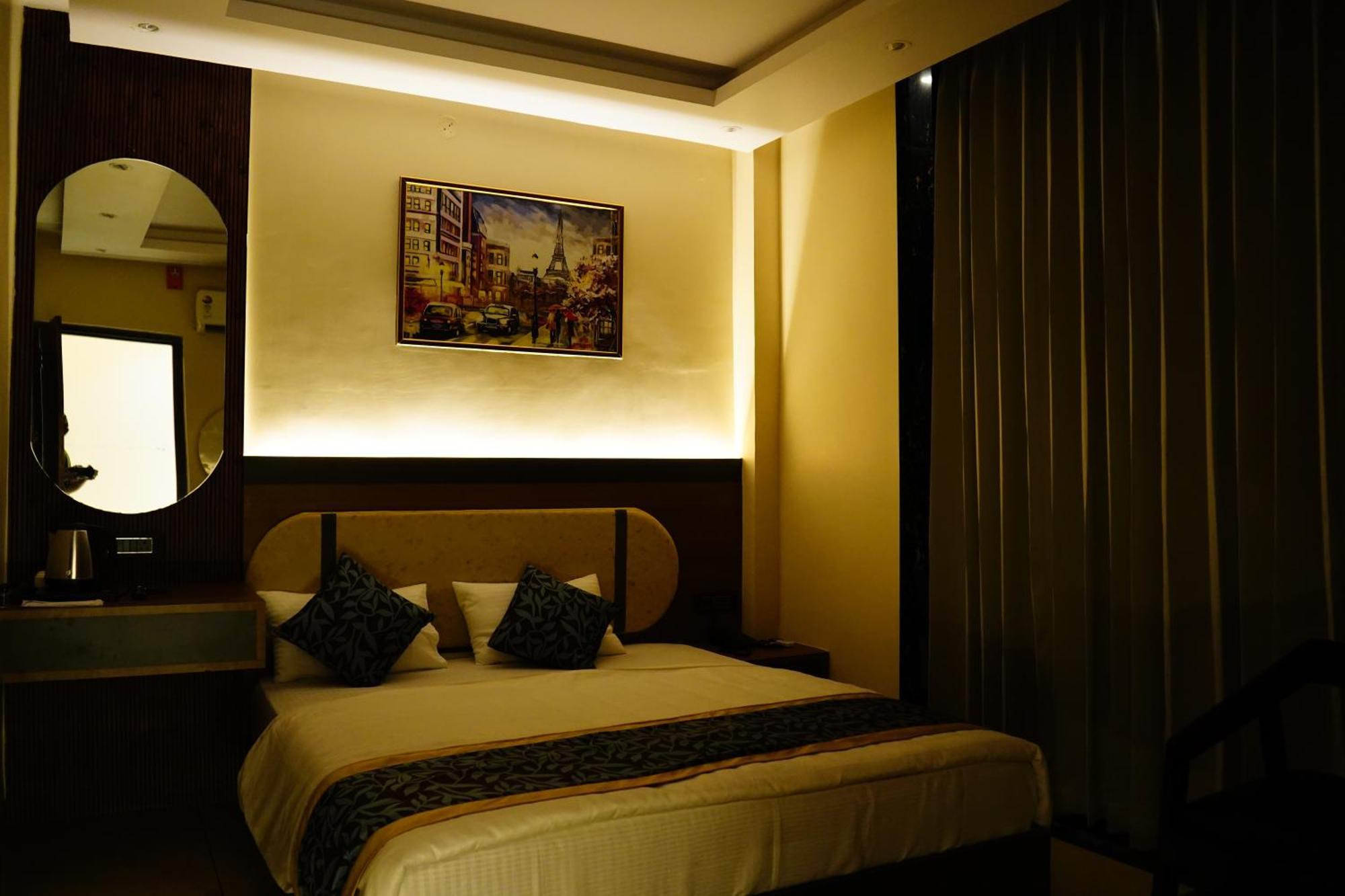 Hotel Shakuntla Palace - 400 Meters Away From Vishnu Pad Temple 7 Mins Walk Gaya Esterno foto