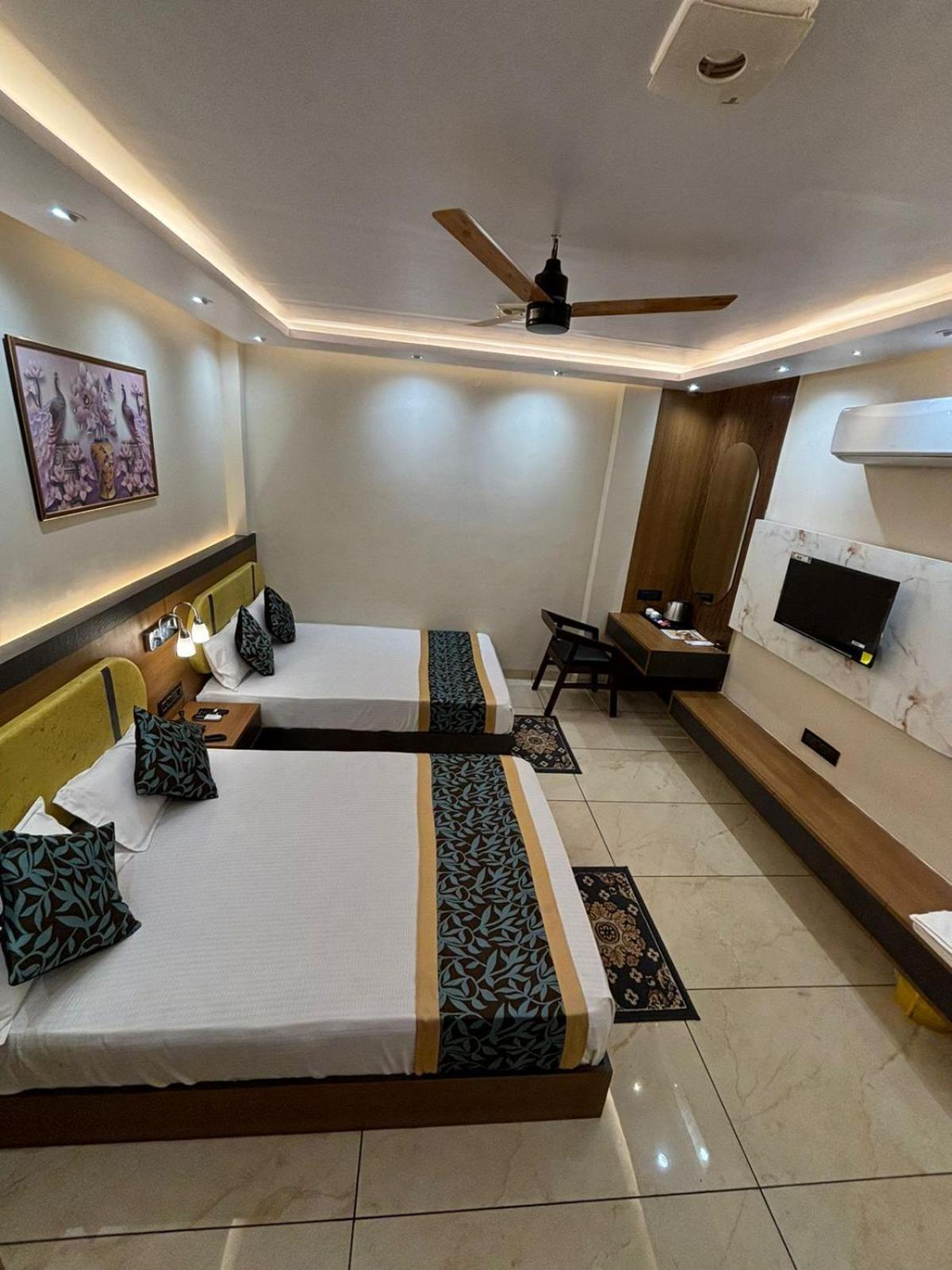 Hotel Shakuntla Palace - 400 Meters Away From Vishnu Pad Temple 7 Mins Walk Gaya Esterno foto