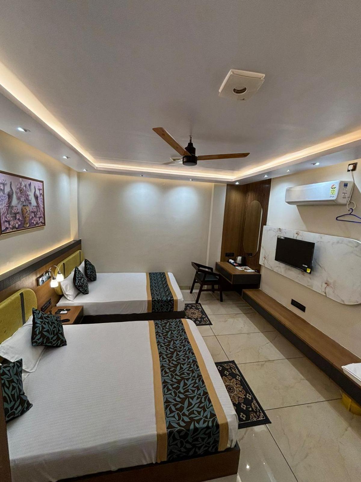 Hotel Shakuntla Palace - 400 Meters Away From Vishnu Pad Temple 7 Mins Walk Gaya Esterno foto